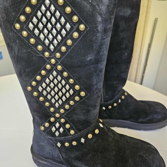 Ugg Boots, Avendale< Studded, Black suede Size 10 - Picture 1 of 4